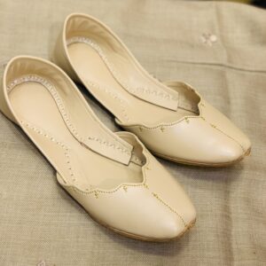 Cream Pointed Ladies Khussa