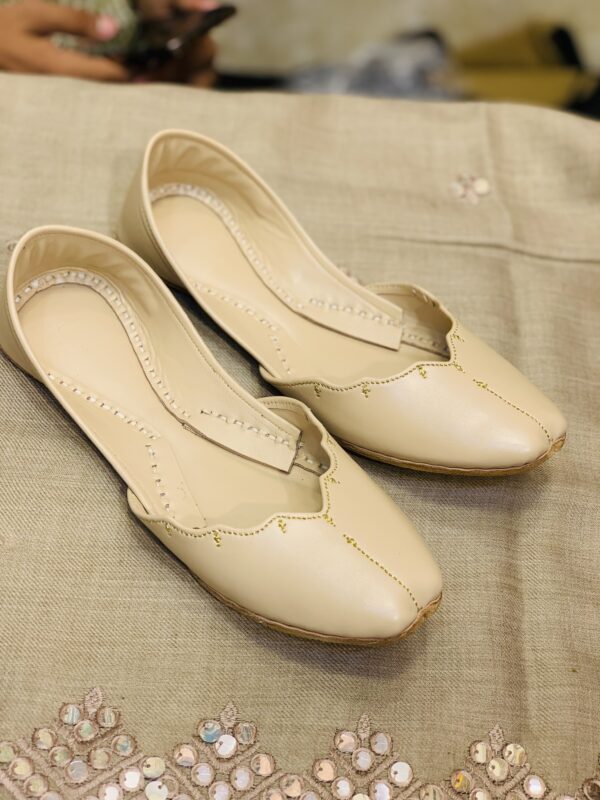 Cream Pointed Ladies Khussa - Image 2