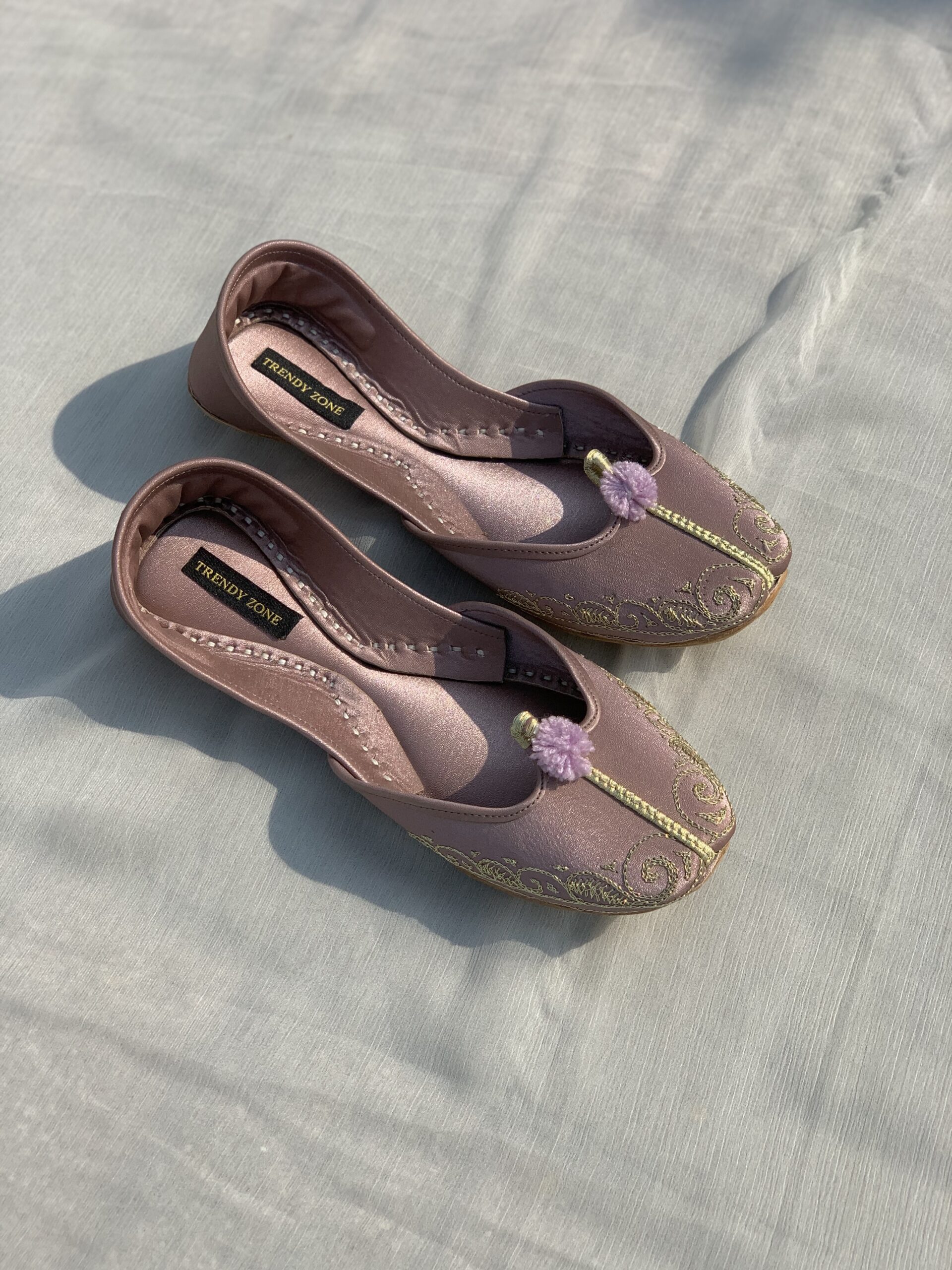 Elegant Purple Embroidered Khussa