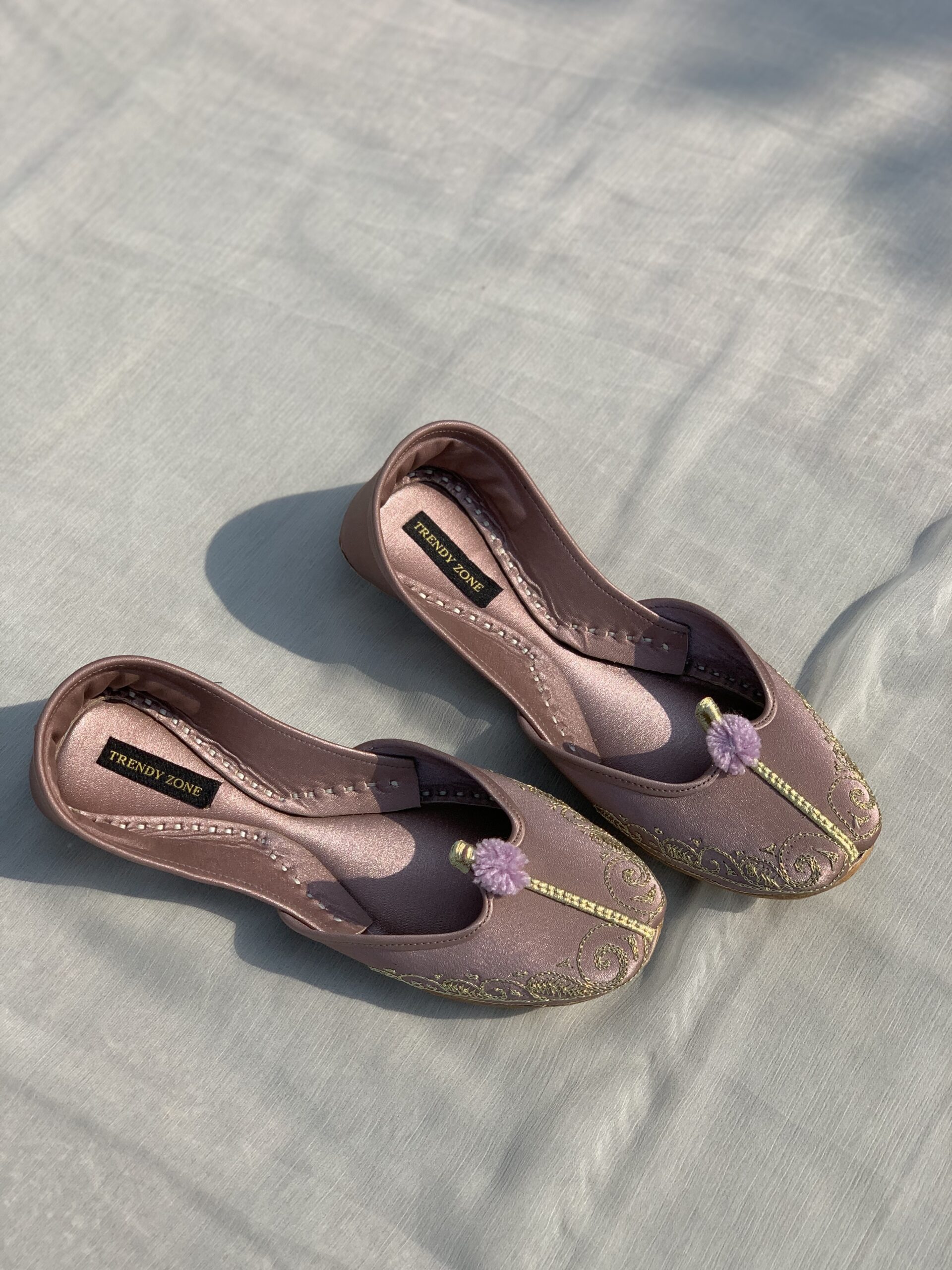 Elegant Purple Embroidered Khussa - Image 2