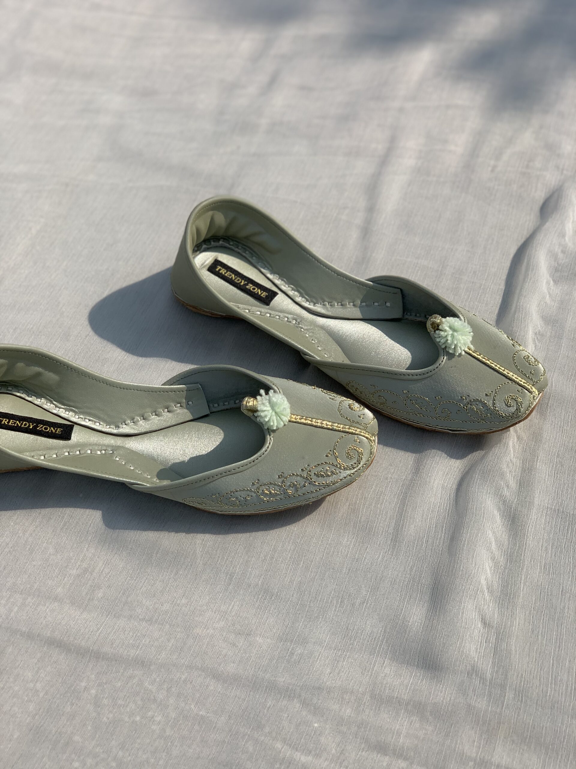 Elegant Mint Green Embroidered Khussa - Image 3