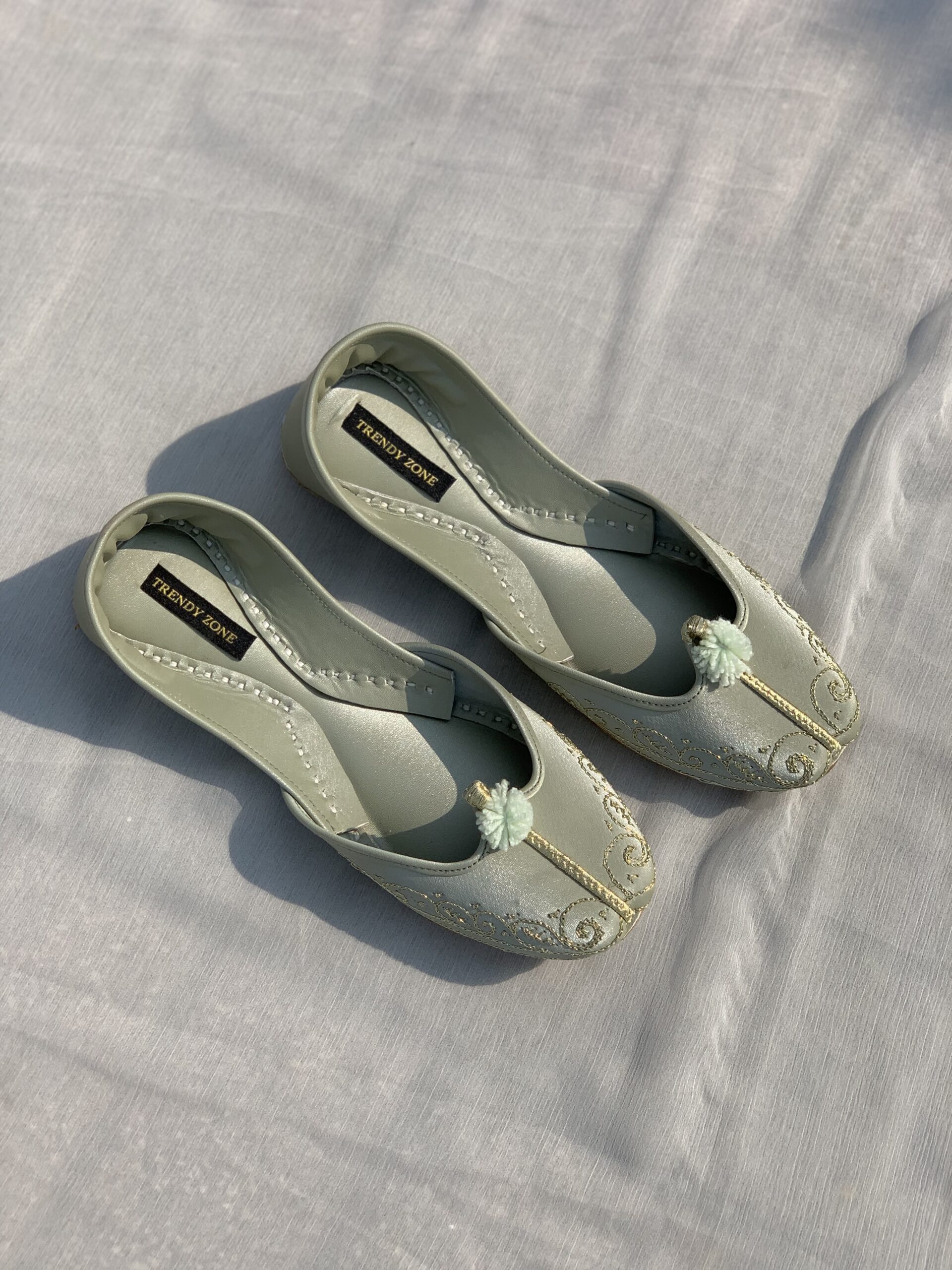 Elegant Mint Green Embroidered Khussa - Image 2