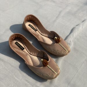 Elegant Peach Embroidered Khussa
